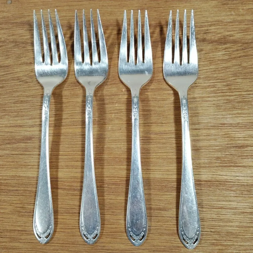1847 Rogers Bros IS LOVELACE Silverplate Flatware 4 Salad Forks 6-3/4